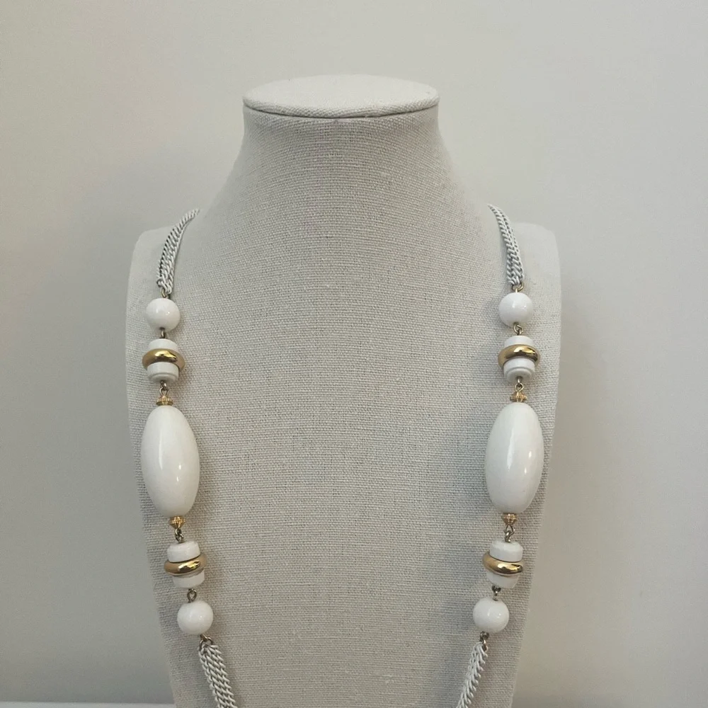 ✨ Vintage Monet Statement Necklace - Picture 4 of 7